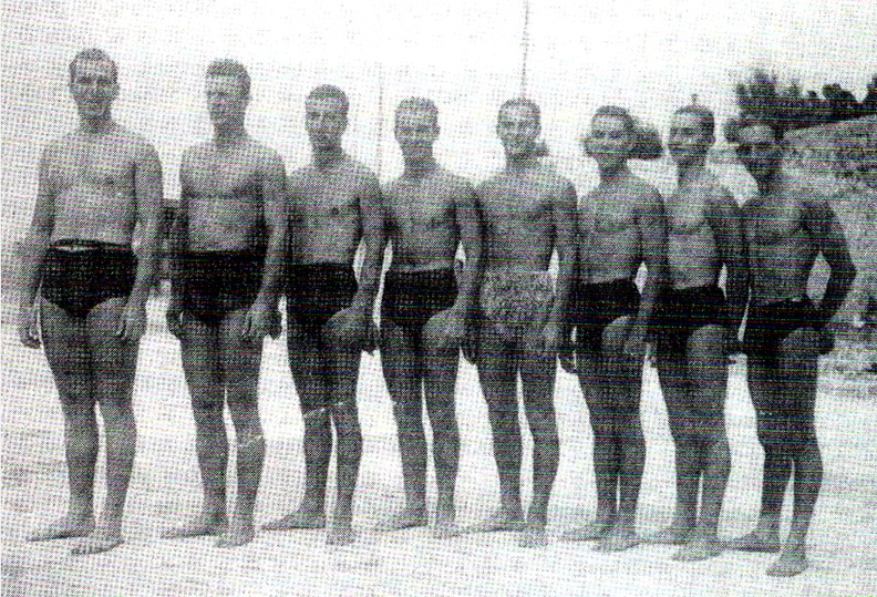 13. Η ομάδα τού Ναυτικού Ομίλου Πατρών. Πρωταθλητές Ελλάδας το 1938.jpg