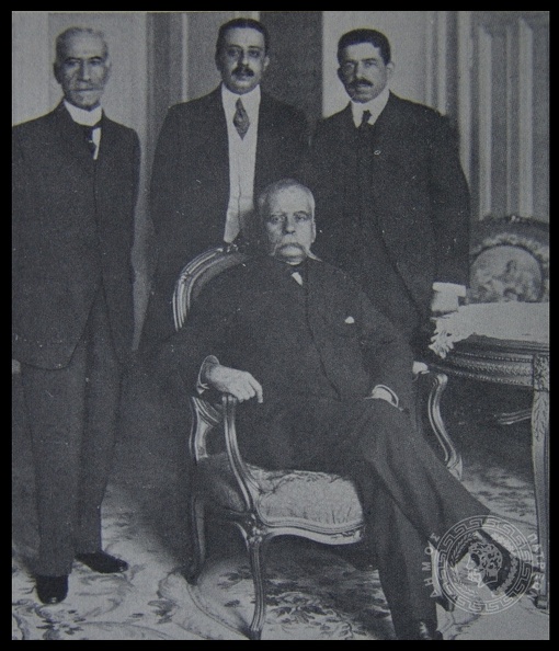 10. Ο Αλέξανδρος Ζαΐμης (1855-1936) κατά την πρωθυπουργία του το 1916. Ήταν εγγονός τού προκρίτου των Καλαβρύτων Ανδρέα Ζαΐμη και γιος τού πρωθυπουργού Θρασύβουλου Ζαΐμη.jpg
