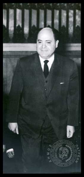 30. Ο Κωνσταντίνος Γκολφινόπουλος (1924-1990). Διορίστηκε ως δήμαρχος το 1970 και ασχολήθηκε με έργα υποδομής και βελτίωσης της εικόνας τής πόλης.jpg
