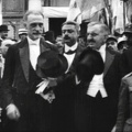 4. Ο Δημήτριος Γούναρης (αριστερά) με τον Νικόλαο Στράτο