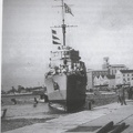 Οκτώβριος 1945. 8) Πλοίο BYMS στο λιμάνι της Πάτρας με φόντο τις αποθήκες Μπάρυ και τους Μύλους Αγ. Γεωργίου. Η φωτό είναι τραβηγμένη κατά την επιχείρηση ναρκαλιείας