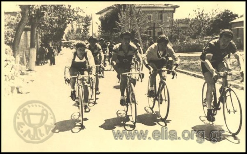 4. Ποδηλατικοί αγώνες Αθηνών - Πατρών, 1954 (φωτό Νικόλαος Μπούρης).JPG