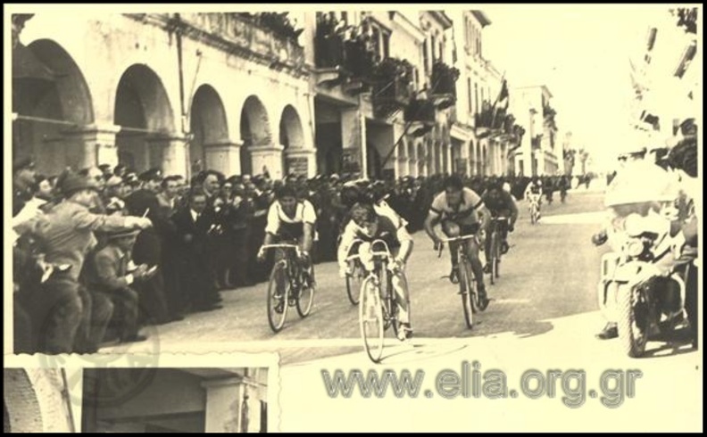 8. Ποδηλατικοί αγώνες Αθηνών - Πατρών, 1954 (φωτό Νικόλαος Μπούρης).JPG