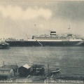 15. Το λιμάνι. Αγκυροβολημένο το πλοίο "Σατούρνια" μπροστά στο λιμάνι