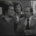 1973 ι. Παίκτες τής Παναχαϊκής μιλούν στον Αντρέα Μπόμη για την πρόκριση της ομάδας επί της Αυστριακής Γκράτσερ. Εδώ ο Κώστας Λεβέντης