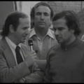 1973 ια. Παίκτες τής Παναχαϊκής μιλούν στον Αντρέα Μπόμη για την πρόκριση της ομάδας επί της Αυστριακής Γκράτσερ. Εδώ ο Πέτρος Λεβεντάκος
