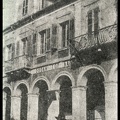 13. Η "Σχολή Λαού" το 1908, στο κτίριο της οδού Κανακάρη & Ερμού. Είχε σαν σκοπό της να προσφέρει τακτική επιμόρφωση σε άτομα ανεξαρτήτου ηλικίας, κυρίως μετρίου ή χαμηλού μορφωτικού επιπέδου