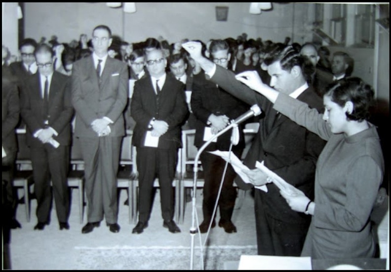 19. Ορκωμοσία πτυχιούχων στο Πανεπιστήμιο Πατρών, 1970 ή 1971. Διακρίνονται οι καθηγητές Γούδας, Ζούμπος,  Θεοδοσίου και άλλοι.jpg