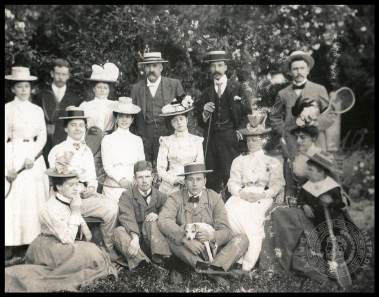 3. Αναμνηστική φωτογραφία μετά από παιχνίδι στο "Τένις Κλάμπ" τής Πάτρας, 1912