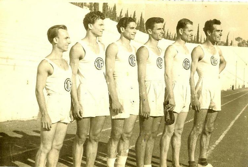5. Αθλητές στίβου τής Π.Γ.Ε. στο Παναθηναϊκό στάδιο, 1940.jpg