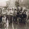 12. Αχαγιώτες μετά από νίκη τής ομάδας τους στους δρόμους των Προσφυγικών Πάτρας, δεκαετία '60.