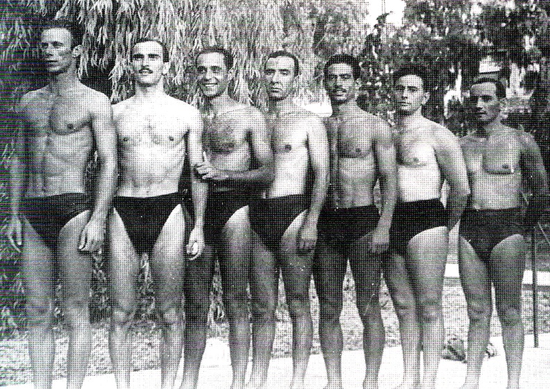 14. Η ομάδα τού Ναυτικού Ομίλου Πατρών. Πρωταθλητές Ελλάδας το 1946.jpg