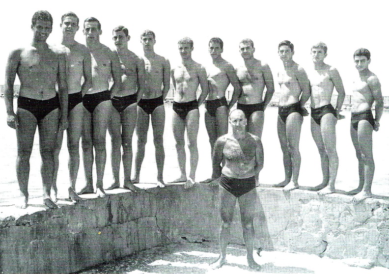 20. Η ομάδα Νέων τού ΝΟΠ με προπονητή τον Vigo Cietkovic (κάτω). Πρωταθλητές Ελλάδας το 1961.jpg