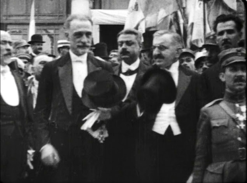 4. Ο Δημήτριος Γούναρης (αριστερά) με τον Νικόλαο Στράτο.jpg