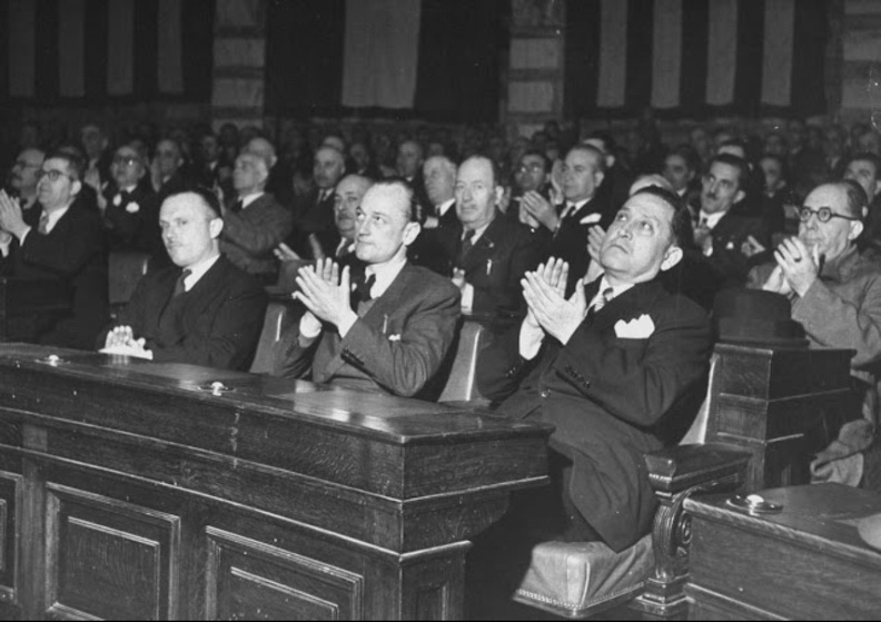 4. Ο Παναγιώτης Κανελλόπουλος στα έδρανα της Βουλής τού 1946.jpg