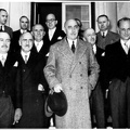6. Ο Παναγιώτης Κανελλόπουλος, αντιπρόεδρος της κυβέρνησης, μαζί με τον Πρωθυπουργό Αλέξανδρο Παπάγο, 1952