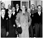 6. Ο Παναγιώτης Κανελλόπουλος, αντιπρόεδρος της κυβέρνησης, μαζί με τον Πρωθυπουργό Αλέξανδρο Παπάγο, 1952