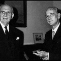 8. Ο Παναγιώτης Κανελλόπουλος και ο Γεώργιος Παπανδρέου το 1963. Και οι δύο υπήρξαν Πρωθυπουργοί