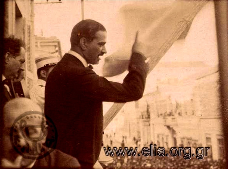 3. Ο Ανδρέας Μιχαλακόπουλος εκφωνώντας λόγο σε πολιτική συγκέντρωση, 1920.jpg