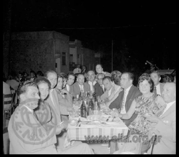 7. Γεύμα στην οικία τού Γεωργίου Παπανδρέου,1962 (φωτό Βασίλης & Αλέξανδρος Τσακιράκης).JPG