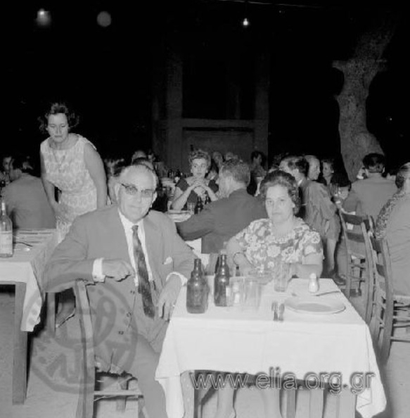 8. Γεύμα στην οικία τού Γεωργίου Παπανδρέου,1962 (φωτό Βασίλης & Αλέξανδρος Τσακιράκης).JPG