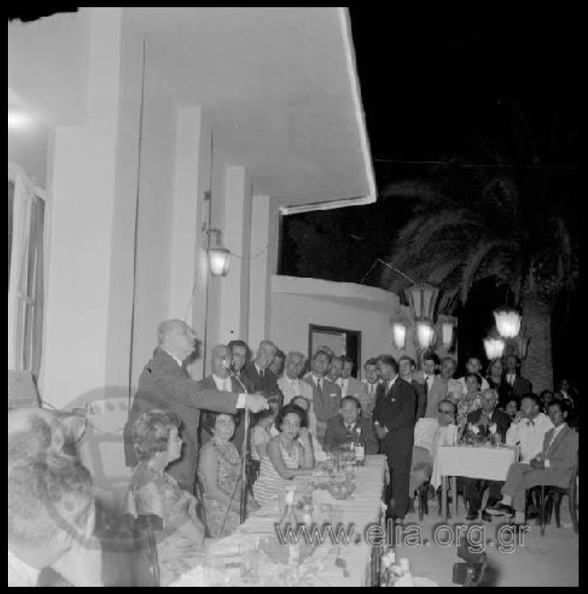 14. Γεύμα στην οικία τού Γεωργίου Παπανδρέου,1962 (φωτό Βασίλης & Αλέξανδρος Τσακιράκης).JPG