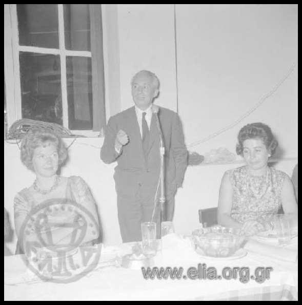 16. Γεύμα στην οικία τού Γεωργίου Παπανδρέου,1962 (φωτό Βασίλης & Αλέξανδρος Τσακιράκης).JPG