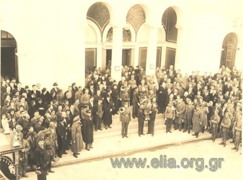 3. Κηδεία στρατιωτικού στο Μητροπολιτικό ναό, 1936.JPG