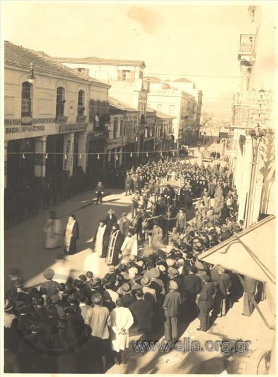 5. Κηδεία στρατιωτικού. Η πομπή περνά από την Αγίου Νικολάου, 1936