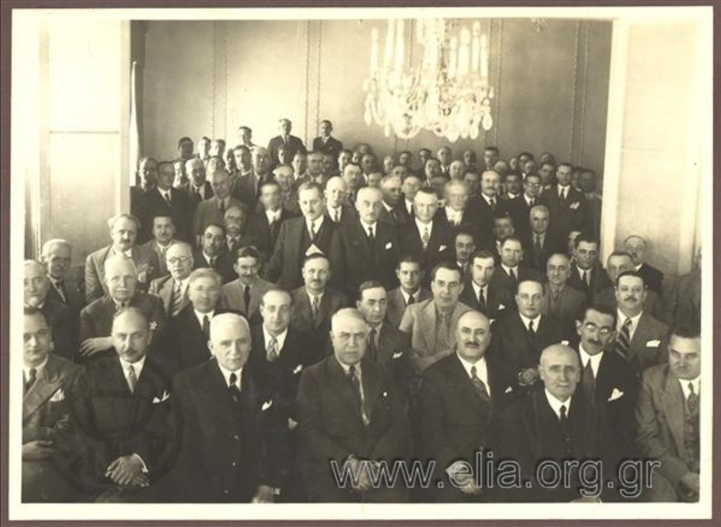 6. Ο Δήμαρχος Αθηναίων, Κώστας Κοτζιάς, σε συνέδριο των Εμπορικών Επιμελητηρίων Πατρών, 1936 (φωτό Γ. Γεωργίου, Το Φως).JPG