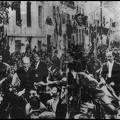 2. Ο λαός τής Πάτρας υποδέχεται στις 4.10.1944, τους απελευθερωτές και τον Δήμαρχο Πατρέων, Βασίλειο (Λαλάκη) Ρούφο