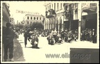 6. Εκκίνηση των μοτοσυκλετικών αγώνων Πατρών - Αθηνών, 1954 (φωτό Νικόλαος Μπούρης)