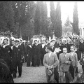 Οκτώβριος 1945. 7) Στο κοιμητήριο λίγο πριν την ταφή
