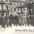 9. Ο Κωνσταντίνος Καραμανλής, με μέλη τής κυβερνήσεως, επισκέπτεται την πόλη. Εδώ στην Πλατεία Τριών Συμμάχων, 1959 (φωτό Κυριάκος Κουρμπέτης, Ελλάς-Πρες)