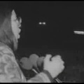 21. Η Μαρία Φαραντούρη στην προεκλογική συγκέντρωση του συνδυασμού τής Ενωμένης Αριστεράς (Ε. Α.) στην Πάτρα ενόψει τής επικείμενης εκλογικής αναμέτρησης της 17ης Νοεμβρίου 1974