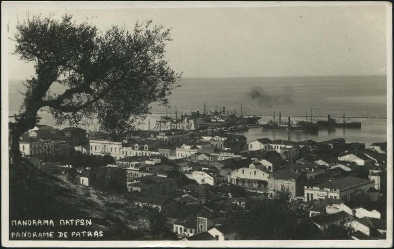 50. Άποψη της Πάτρας προς το λιμάνι. Στην άκρη αριστερά (τα μαύρα δέντρα) διακρίνεται λίγο η πλατεία Όλγας, δεκαετία 1930.jpg
