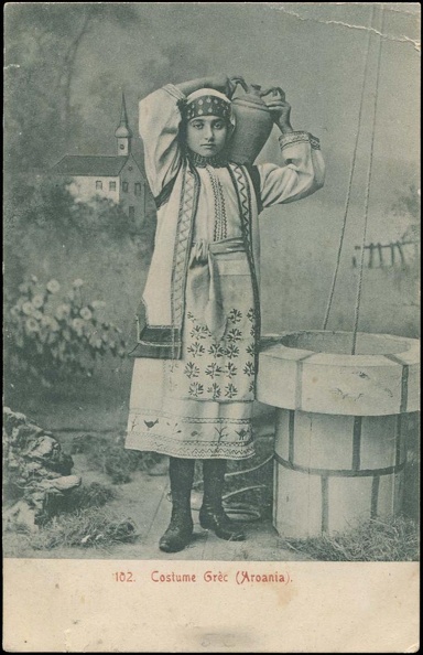 24. Πορτραίτο γυναίκας με παραδοσιακή ελληνική φορεσιά από την περιοχή των Αροανίων.jpg