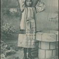 24. Πορτραίτο γυναίκας με παραδοσιακή ελληνική φορεσιά από την περιοχή των Αροανίων