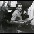 2. Ο Νίκος Μόρφης στην καμπίνα προβολής τού Άστυ, 1946