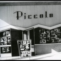 1. Piccolo. Ο κινηματογράφος άρχισε τη λειτουργία του στις 20 Νοεμβρίου 1971, στο ισόγειο πολυκατοικίας στη συμβολή των οδών Καρόλου & Ρήγα Φεραίου