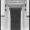9. Άποψη του μαρμάρινου φυρώματος της οικίας Βουρλούμη (στα Υψηλά Αλώνια), επί της οδού Αθανασίου Διάκου,δεκαετία 1960