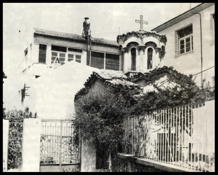 45. Άποψη του Καραμανδάνειου Νοσοκομείου Παίδων με το μικρό ναό στο πραύλιό του.jpg