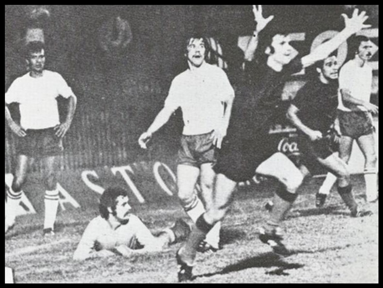 1973 α. Γκολ τού Σπεντζόπουλου (43΄) στο ματς επί τής Γκράτσερ όπου η ΠΓΕ νίκησε 2-1. Ο αγώνας έγινε στη Λεωφόρο Αλεξάνδρας (το γήπεδο της Παναχαϊκής δεν είχε χλοοτάπητα, ήταν ξερό).Το δεύτερο γ.jpg