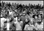 1977 γ. Στάδιο Καραϊσκάκη. Ολυμπιακός-Παναχαϊκή (2-1). Κύπελλο Ελλάδας. Θεατές στις εξέδρες, πολύ κρύο