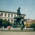 31. Η πλατεία Γεωργίου, το επάνω σιντριβάνι (πίσω διακρίνεται το κτίριο της φωτογραφίας Νο 39)
