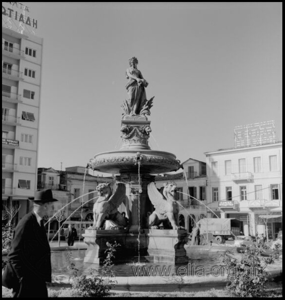 36. Η πλατεία Γεωργίου, το κάτω σιντριβάνι, δεκαετία 1960.JPG
