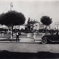 40. Η πλατεία Γεωργίου στο πάνω μέρος της, τότε η κυκλοφορία των τροχοφόρων ήταν διπλής κατεύθυνσης