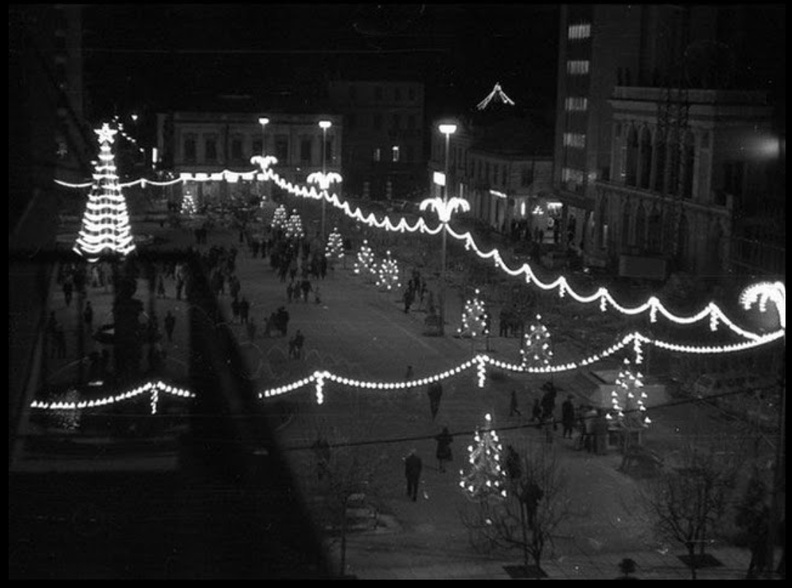 43. Η πλατεία Γεωργίου από ψηλά. Κάποια Χριστούγεννα στα χρόνια τής δικτατορίας.jpg