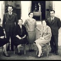 7. Οι δάσκαλοι του Στρουμπείου έξω από το σχολείο, 1957