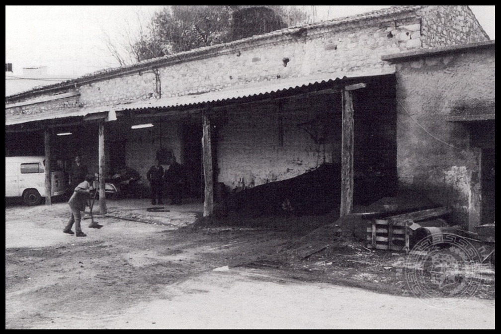 42. Άποψη του υδροκίνητου ελαιοτριβείου τής οικογένειας Γερούση, στην Περιβόλα Πατρών, δεκαετία '80